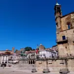 Iglesia de San Martín y soportales de la Plaza Mayor de Trujillo (Cáceres)